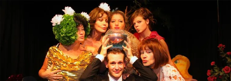 Bild: Weltpremiere der Revue "6 im Büro" im Varieté Theater Chamäleon am 31.10.2008