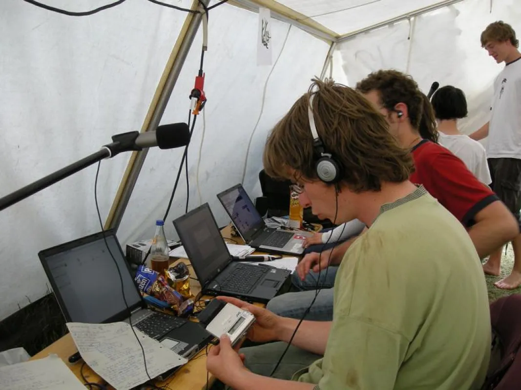 Mit der Technik in die Pampa - der Wahlspruch des Jugendmediencamps