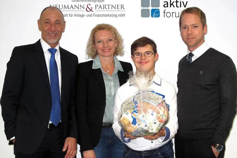 aktiv forum Finanzservice GmbH & Co. KG und NEUMANN & Partner GmbH unterstützen den Verein „einsmehr“ Bild: aktiv forum Finanzservice GmbH & Co. KG und NEUMANN & Partner GmbH unterstützen den Verein „einsmehr“