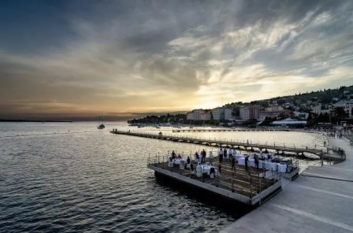 Bild: Spitzenküche auf dem Steg