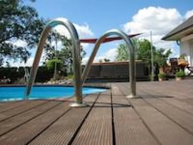 Bild: Holzmöbel: schön im Garten, gut fürs Klima