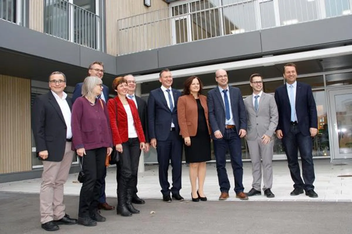 Dir Projektbeteiligten bei der Einweihung des Hauses St. Raphael