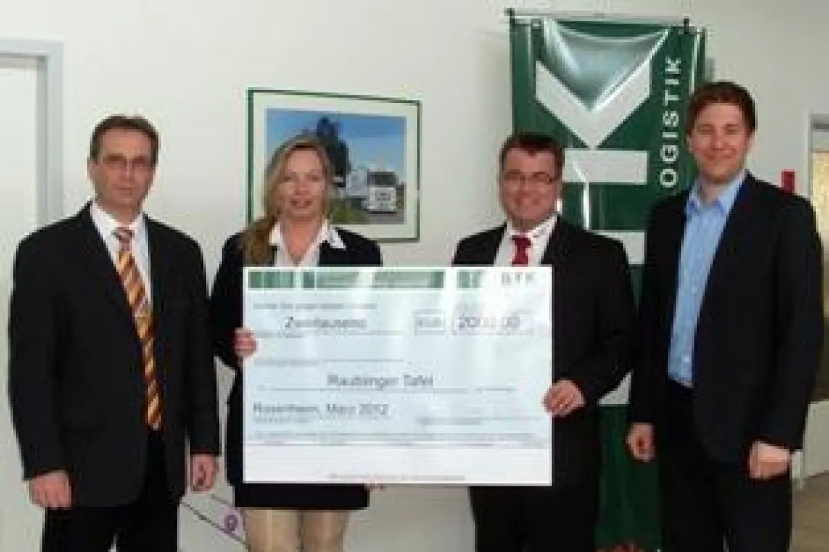 Die BTK übergab am 26.03.2012 der Tafel Raubling eine Spende in Höhe von 2.000 Euro (Quelle: BTK)