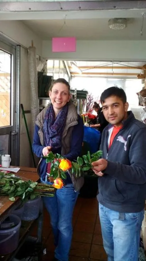 Ajmal macht wichtige Erfahrungen, die über das Binden von Sträußen weit hinausgehen.