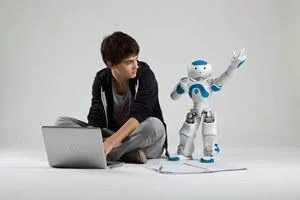 Bild: Roboter Nao präsentiert seinen Nachfolger