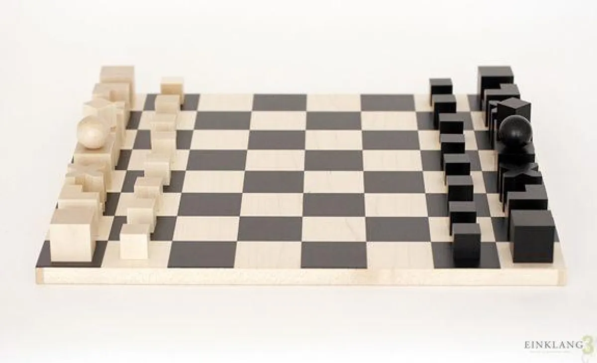 NAEF Schachbrett mit Bauhaus Schachfiguren