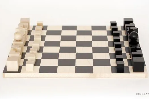 Bild: Klare Linienführung für die Großen: In NAEF-High end Spielzeug feiert der Bauhaus-Stil sein Comeback
