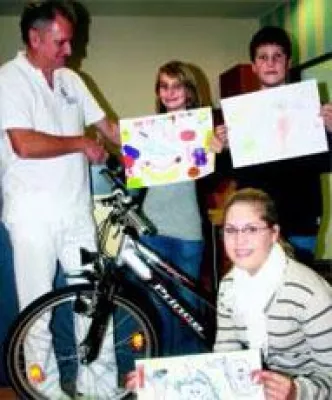 Bild: Zahnärzte aus dem Löhr Center, Koblenz haben die Preise überreicht