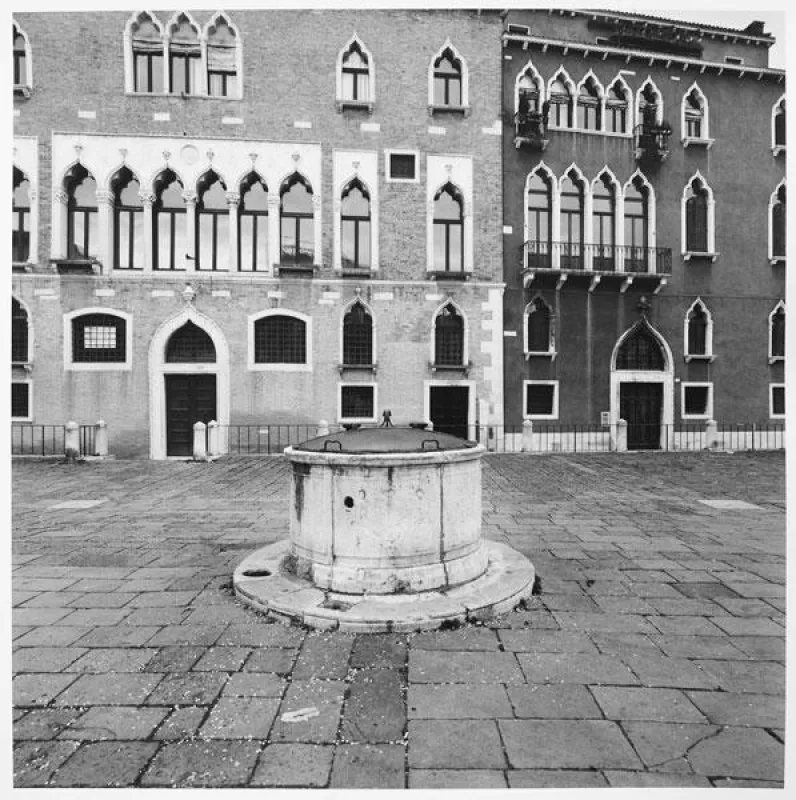 Timm Rautert «The Final Program, Campo S. Angelo, Venezia» 2014, Schwarzweißfotografie, Bromsilberge