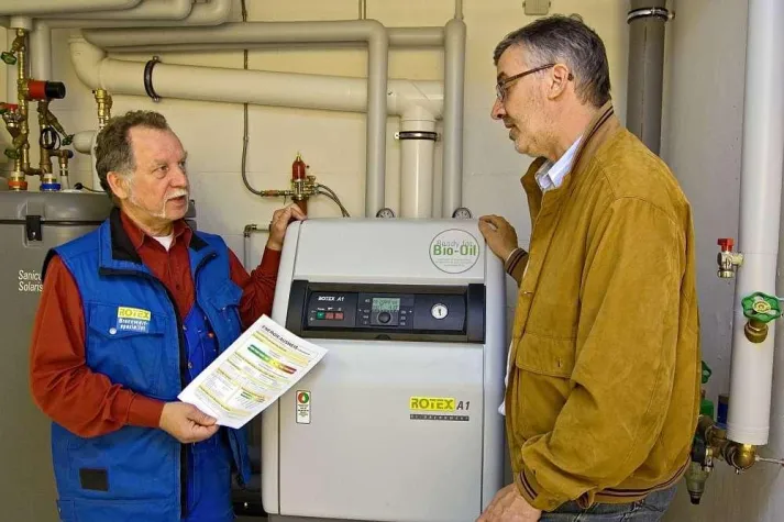 Rotex A1: Ausgereifte Öl-Brennwerttechnik mit regenerativer Komponente Bild: Rotex A1: Ausgereifte Öl-Brennwerttechnik mit regenerativer Komponente