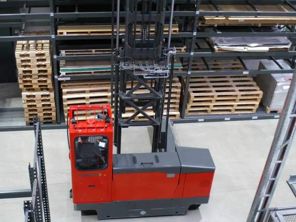 Der neue HUBTEX Mehrwegestapler, ML 30 bei item