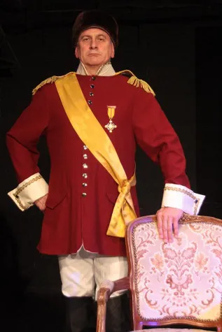 Bild: Kostümprobe für den „Fluch des Bernsteinzimmers"