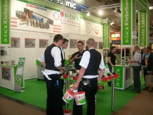 Bild: D-TACK Klebeband GmbH – Kompetenz und Sicherheit im System überzeugten Besucher auf der LIGNA 09 in Hannover
