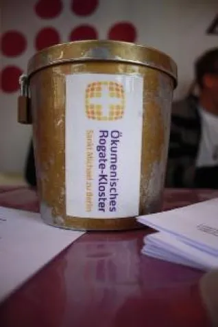 Bild: Berliner Kloster sucht Kreuz-Spender. Eine Aktion zum Jubiläum der ökumenischen Gemeinschaft.