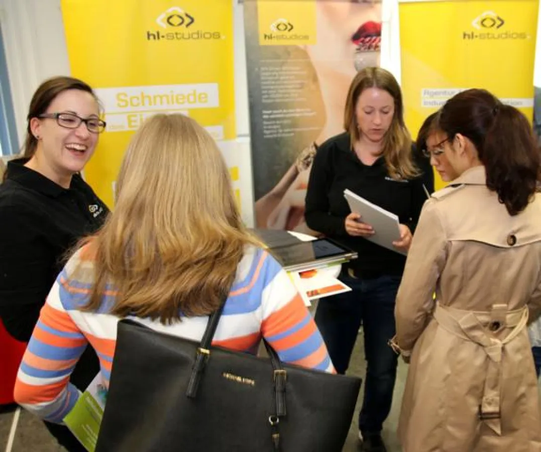 (Foto: hl-studios, Erlangen) - Immer gut besucht: der Messestand von hl-studios, Erlangen