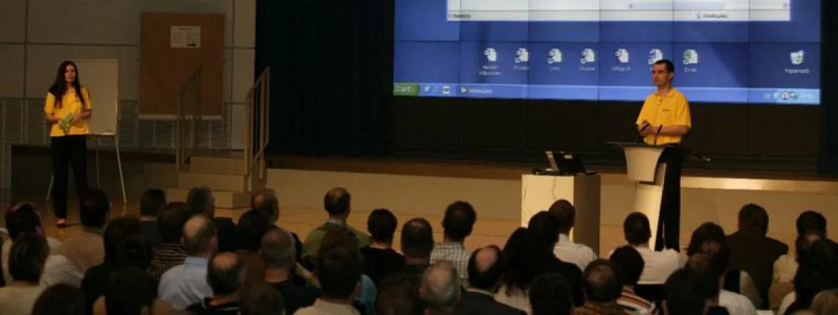 Doppelmoderation bei einer Roadshow