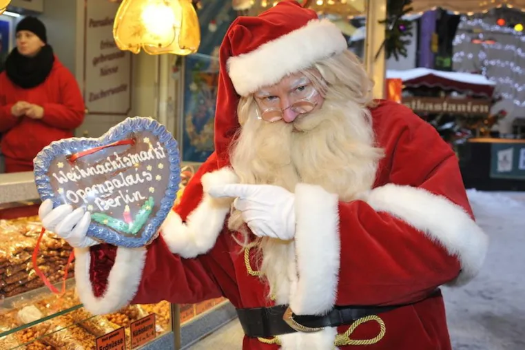 Wegen Baustellen: Der Nostalgische Weihnachtsmarkt Opernpalais findet dieses Jahr auf dem Schlossplatz statt Bild: Wegen Baustellen: Der Nostalgische Weihnachtsmarkt Opernpalais findet dieses Jahr auf dem Schlossplatz statt