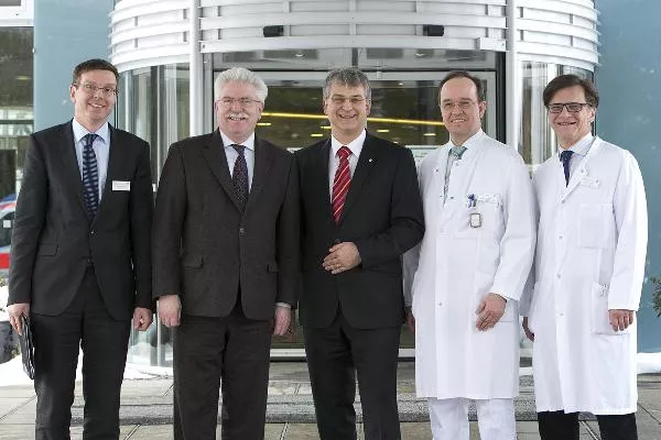 Bild: Wirtschaftsminister Zeil zu Besuch in Asklepios Fachkliniken Gauting: „Ich bin beeindruckt.“
