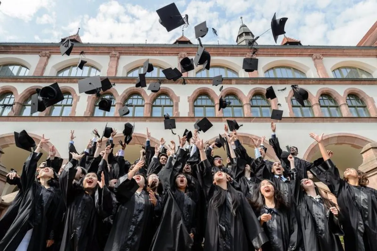 Geschafft! Graduierung an der HHL Leipzig Graduate School of Management. Fotoquelle: HHL. ()