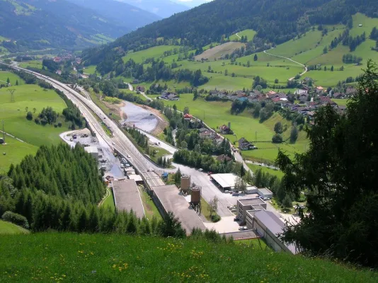 Zwei Röhren für den Tauerntunnel Bild: Zwei Röhren für den Tauerntunnel