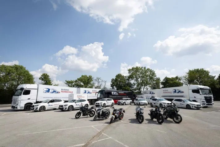 Bussing Fahrschule in Krefeld: Fahrerausbildung mit Expertise in PKW, Motorrad, LKW und Bus Bild: Bussing Fahrschule in Krefeld: Fahrerausbildung mit Expertise in PKW, Motorrad, LKW und Bus