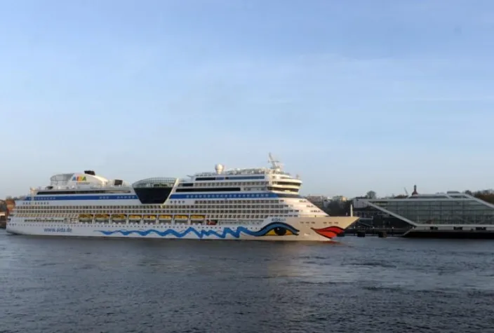 Bild: AIDA unterstützt Hamburg bei Landstrom-Einführung Hafenluft soll sauberer werden