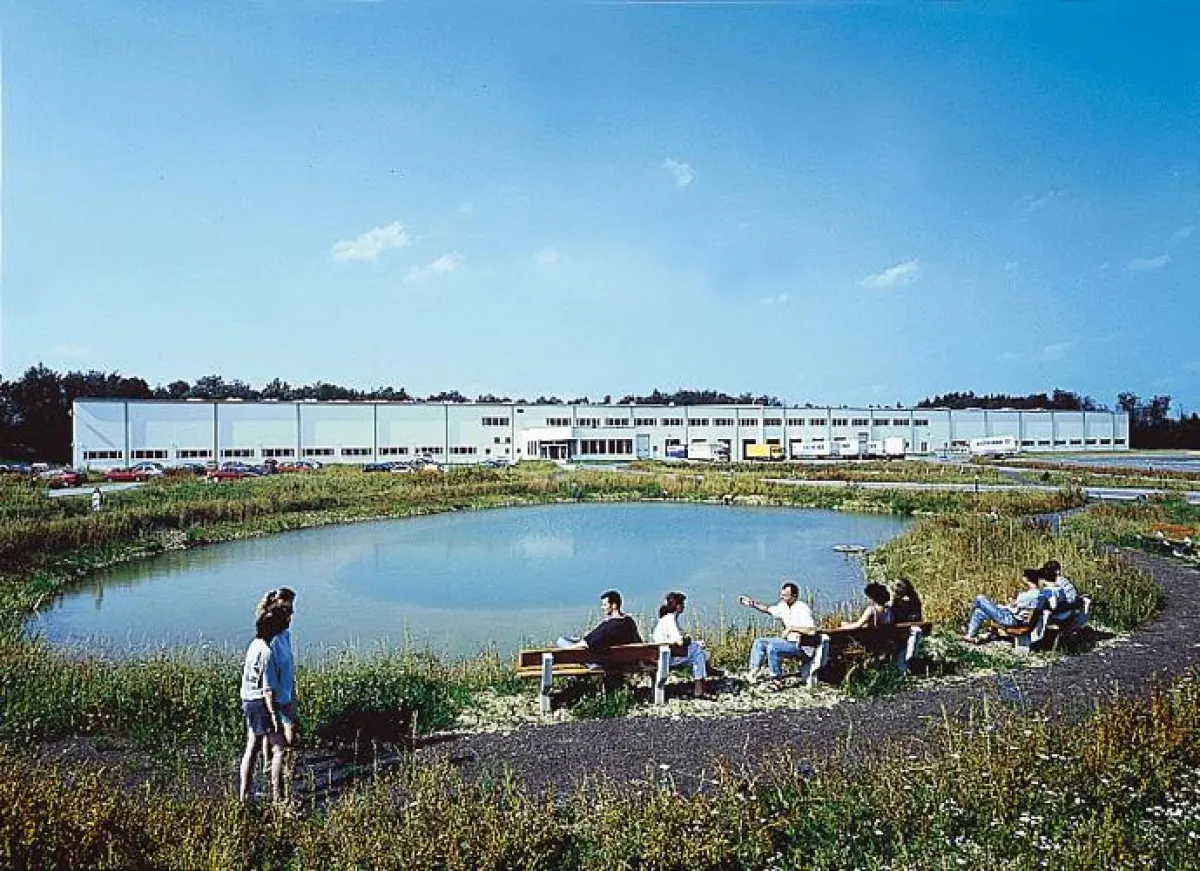 Im rheinland-pfälzischen Vettelschoß befindet sich die Verwaltung und das Kundenzentrum der Birkenstock Orthopädie GmbH & Co. KG.