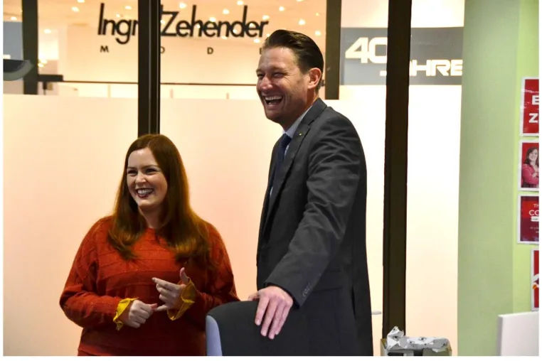 Bild: Oberbürgermeister von Bad Homburg besucht das groundr Zentrum