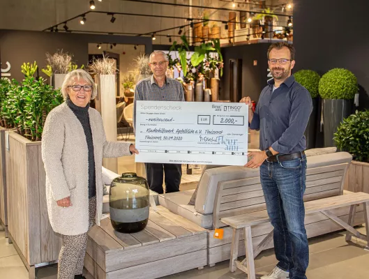 Bild: Schnäppchen für die Besucher und ein Gewinn für die gute Sache