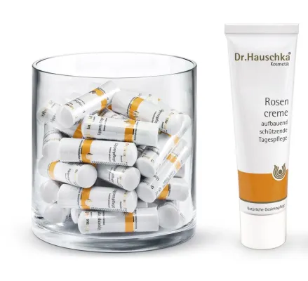 Bild: Wintermantel für die Haut Dr.Hauschka Rosencreme und Dr.Hauschka Lippenpflege Stift schützen bei Kälte