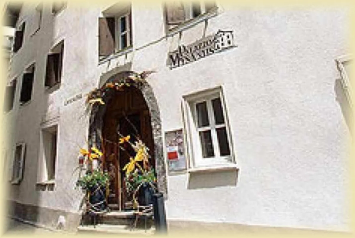 Smallest Whisky Bar on eartn - Samedan