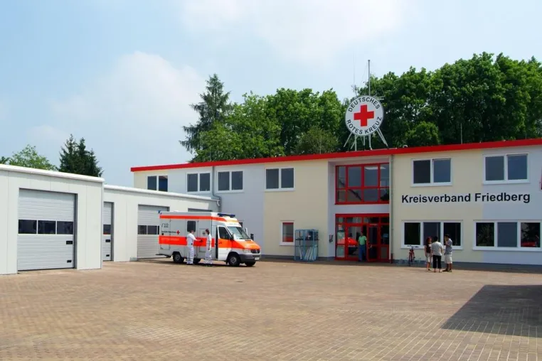 Bild: OFRA leistet „Erste Hilfe“ beim Deutschen Roten Kreuz in Friedberg