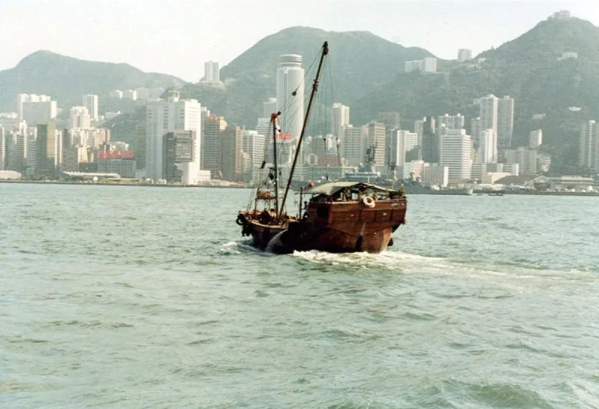 zwischen Hongkong und vorgelagrter Insel