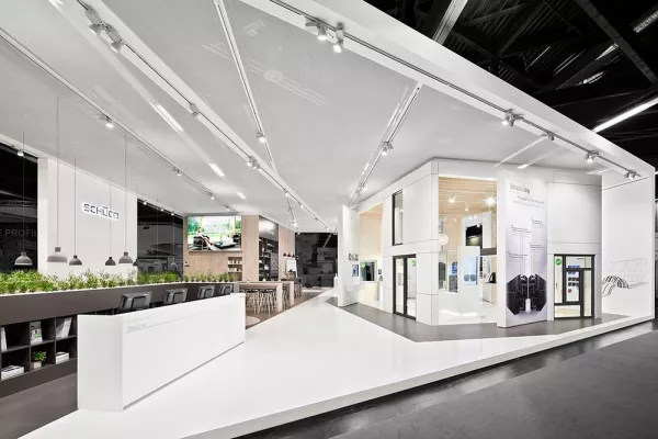 Bild: Wohnlicher Rahmen für „Schüco LivIng“ auf Fensterbau Frontale