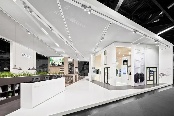 Bild: Wohnlicher Rahmen für „Schüco LivIng“ auf Fensterbau Frontale