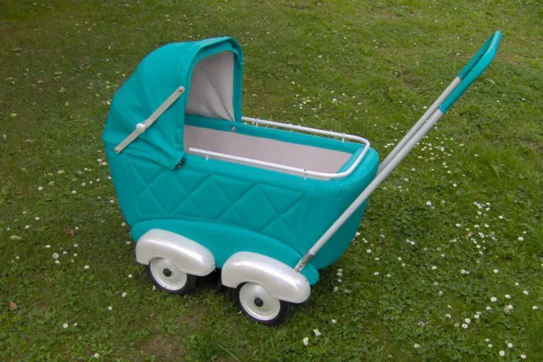 Bild: Individuelle Kinderwagen bei Sina Retrokinderwagenmanufaktur