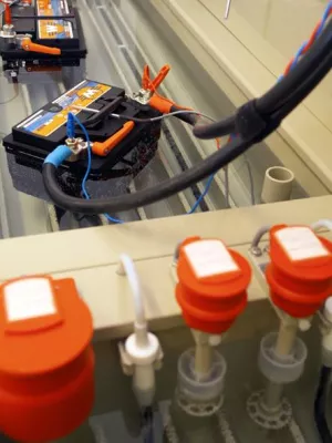 Bild: High-Tech Batterie-Prüflabor bei akkuteam Energietechnik GmbH