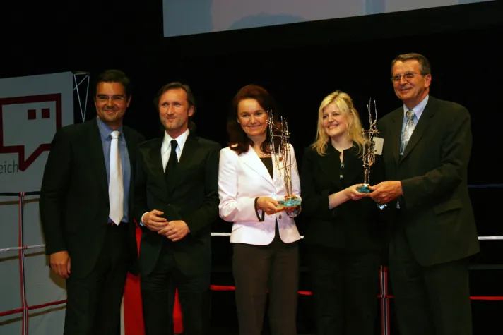 Competence Call Center erhält Ehrenpreis für das E-Health Projekt „e-card Serviceline“ Bild: Competence Call Center erhält Ehrenpreis für das E-Health Projekt „e-card Serviceline“