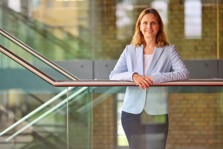 Bild: KI-Professorin nimmt Arbeit an der THB auf