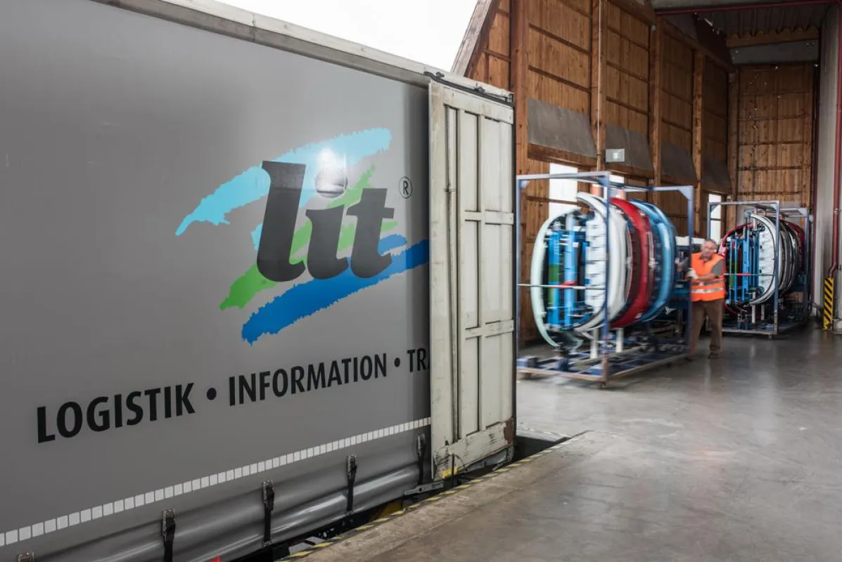 Für zwei Automobilzulieferer veredelt die L.I.T. pro Jahr tausende Stoßfänger. (Foto: LIT/T. Kromke)