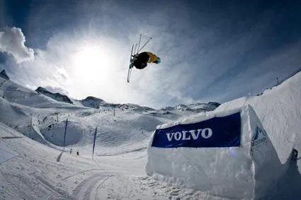 Volvo X Over Ride feiert “Ruler of the Hill” Slopestyle und Pipe Contest am Kitzsteinhorn Bild: Volvo X Over Ride feiert “Ruler of the Hill” Slopestyle und Pipe Contest am Kitzsteinhorn