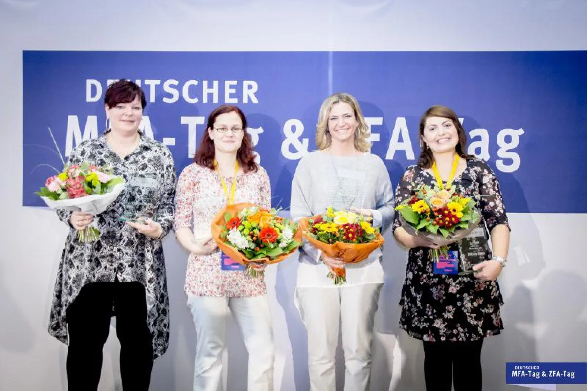 (v.l.): Christina Baake (ZFA des Jahres 2015), Kathleen Sarrazin (MFA des Jahres 2015, 1. Platz), Me