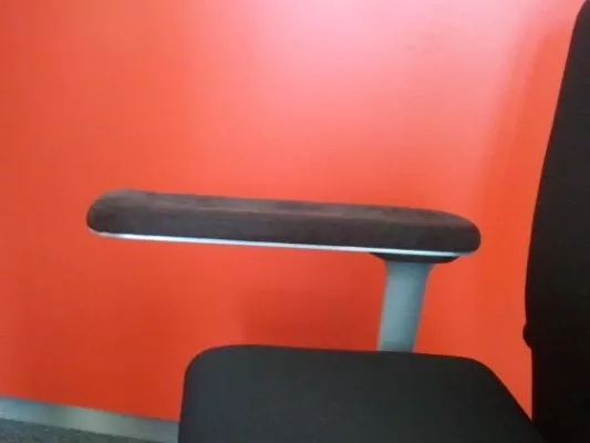 Bild: Ergonomische Büroausstattung bei Monoplegie des rechten Arms