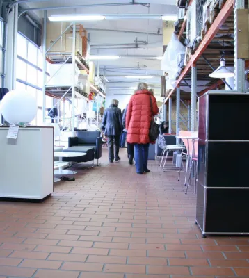 Bild: Große Namen - kleine Preise im designfunktion Essen Outlet