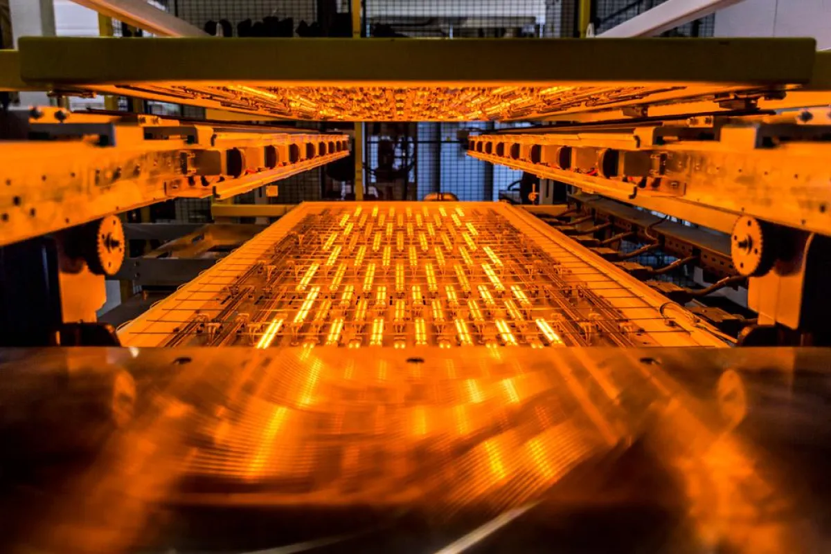 Infrarot-Systeme von Heraeus sparen Energie und Zeit bei der Fertigung von Auto-Innenverkleidungen.