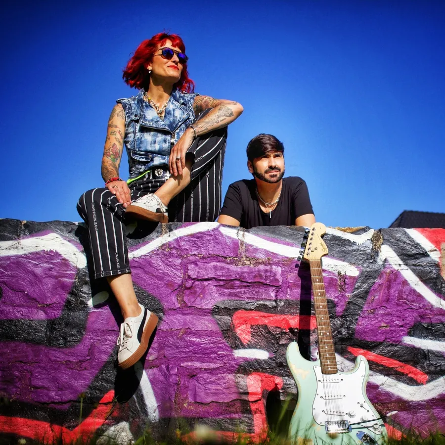 Die beiden GLÜXKINDER - Sängerin Sonja Kittel & Gitarrist Markus Lamers (© Michaela Marriott)