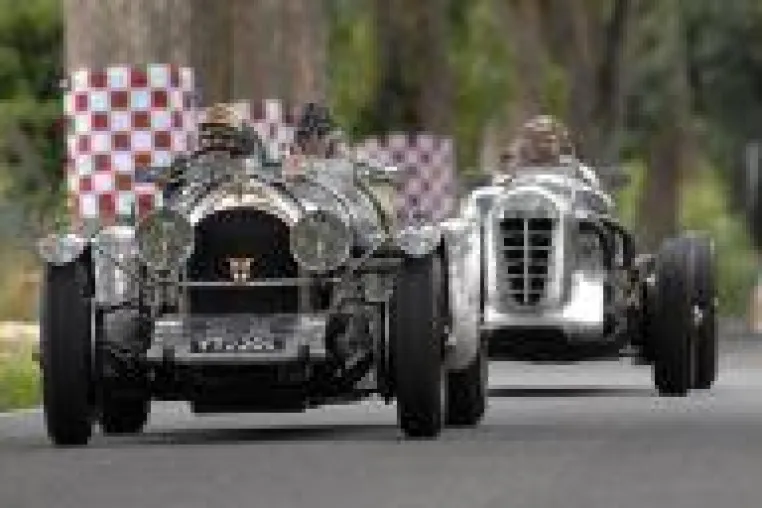 Bild: Klassiker – und Motorfestival "Classic Days Schloss Dyck 2011" am 6. und 7. August 2011