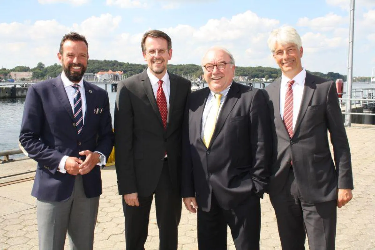 v.l.n.r. Dr. Dirk Claus, Frank Schnabel, Uwe Beckmeyer, Dr. Frank Nägele