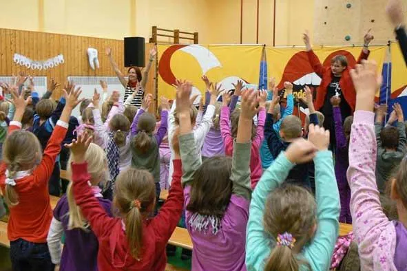 Bild: Mit Zahngesundheitsliedern wieder erfolgreich gegen Karies & Co.