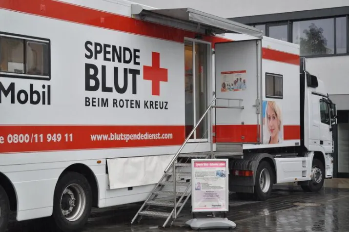 Bild: EuroCar begrüßt Blutspendemobil